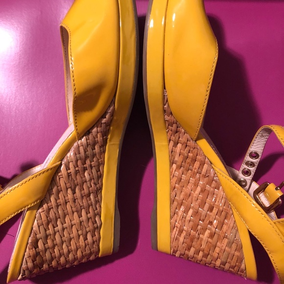 Sandals - Picture 2 of 4